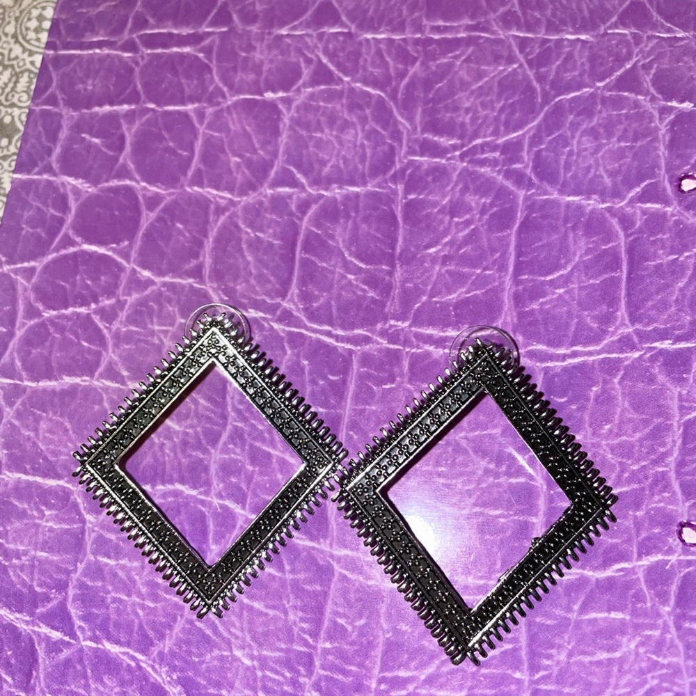 Earrings - Picture 6 of 6